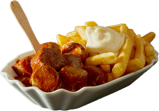 Currywurst mit Pommes und Mayonnaise, serviert in einer Schale, ideal für große Events und Firmenfeiern